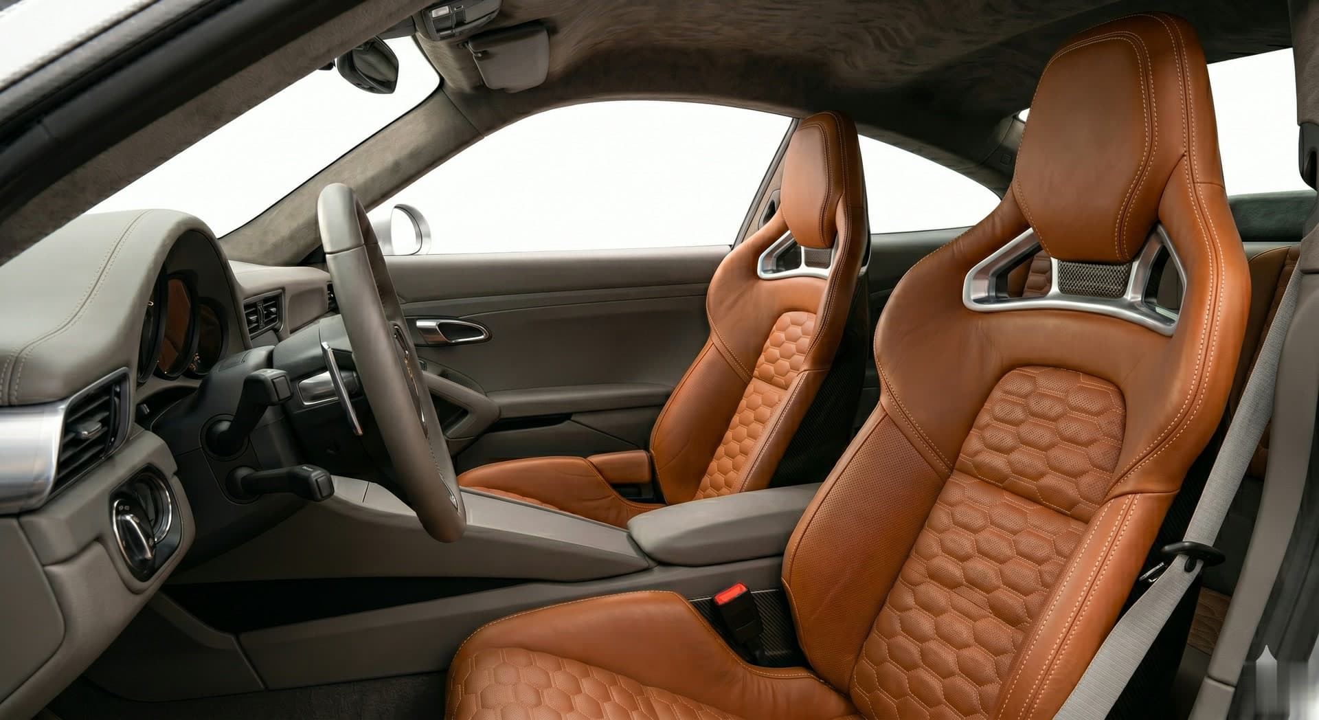 Interior de auto vestido en piel cognac por INTERIO