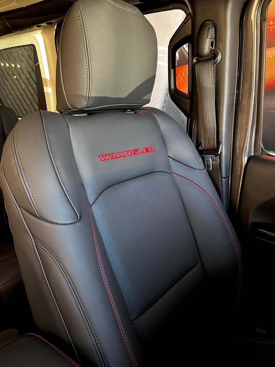 Jeep Wrangler Sport 4P 2021 — foto 4
